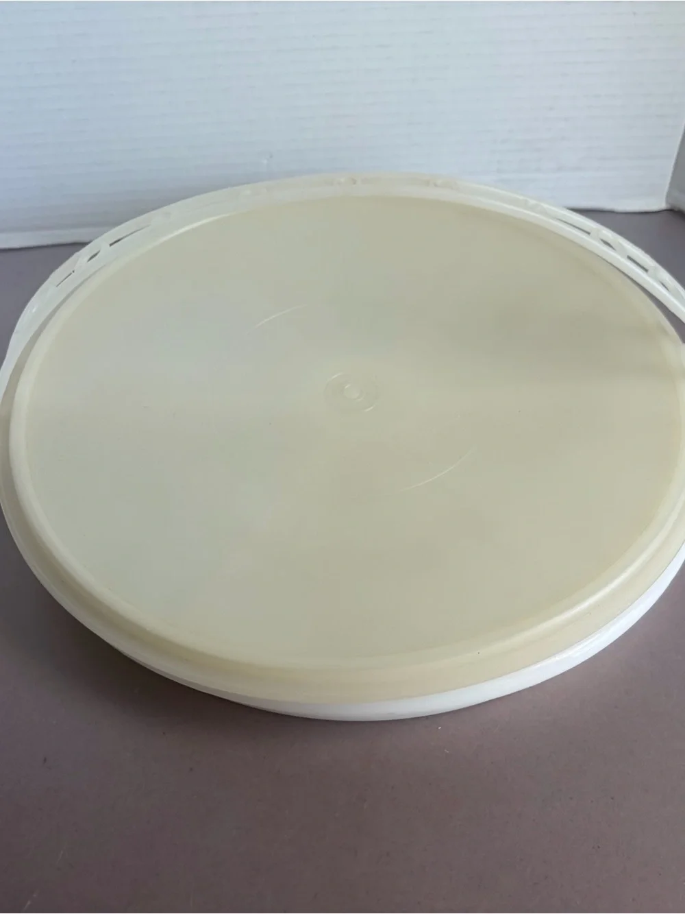 Tupperware Cream White Round Food Storage Lid